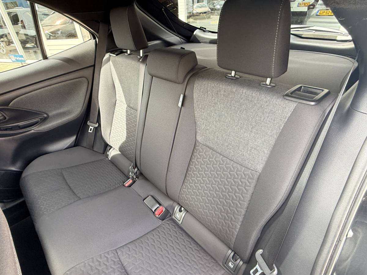 Toyota Yaris Cross Toyota Yaris Cross 1.5 Hybrid Team D | LED | Navi | Keyless | Winterpakket | Adapt. Cruise | Apple/Android | Elektr. Klep