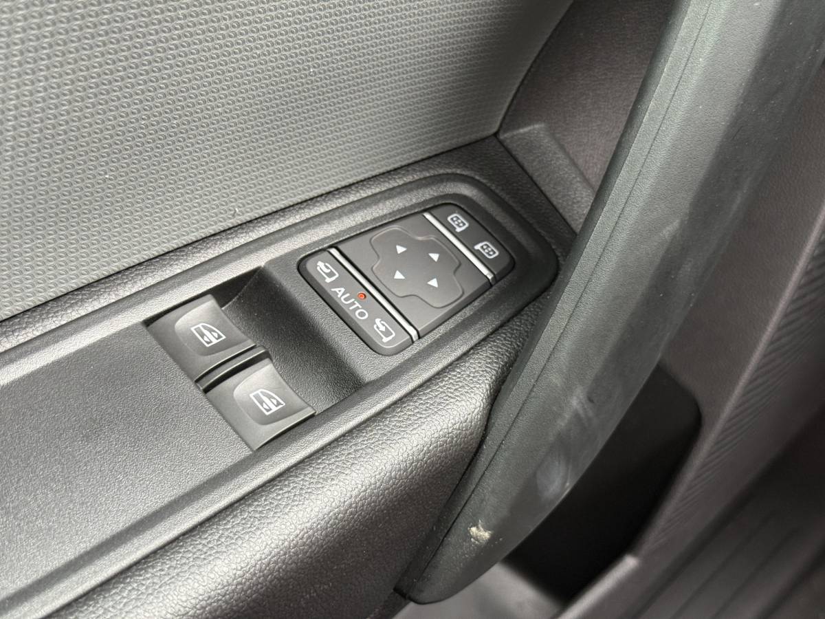 Renault Kangoo Renault Kangoo Grand Comfort TCe 130PK **Benzine** Automaat L1 LED Inbouw Airco Cruise Control Camera Parkeersensoren