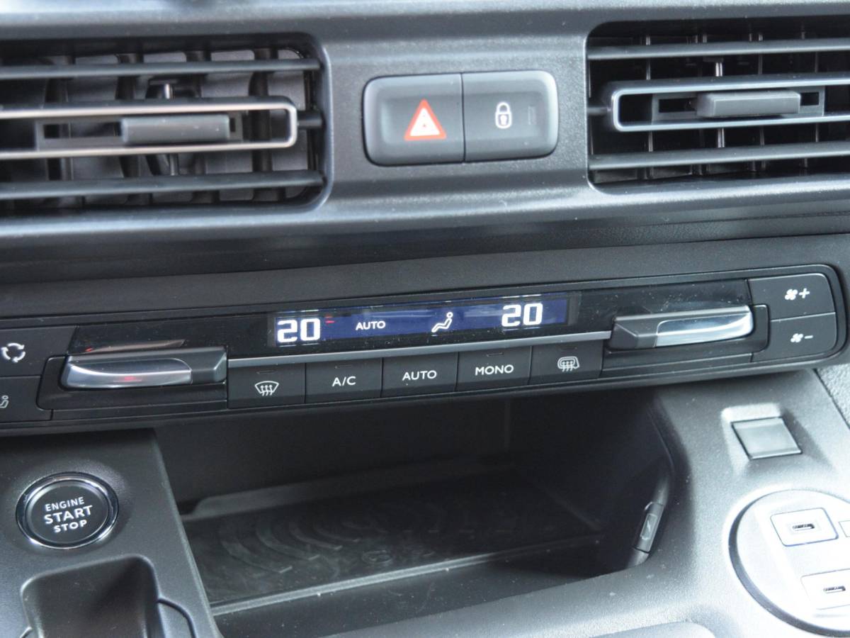 Peugeot e-Partner Peugeot e-Partner 136 L2 50 kWh | HOUTEN BETIMMERING |  2X SCHUIFDEUR | 16″ LMV | PACK WINTER | NAVI | CAMERA | CRUISE CONTROL