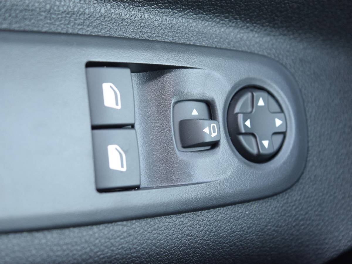 Peugeot e-Partner Peugeot e-Partner 136 L2 50 kWh | HOUTEN BETIMMERING |  2X SCHUIFDEUR | 16″ LMV | PACK WINTER | NAVI | CAMERA | CRUISE CONTROL