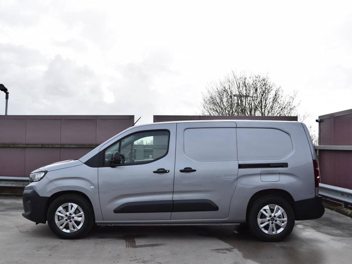 Peugeot e-Partner Peugeot e-Partner 136 L2 50 kWh | HOUTEN BETIMMERING |  2X SCHUIFDEUR | 16″ LMV | PACK WINTER | NAVI | CAMERA | CRUISE CONTROL