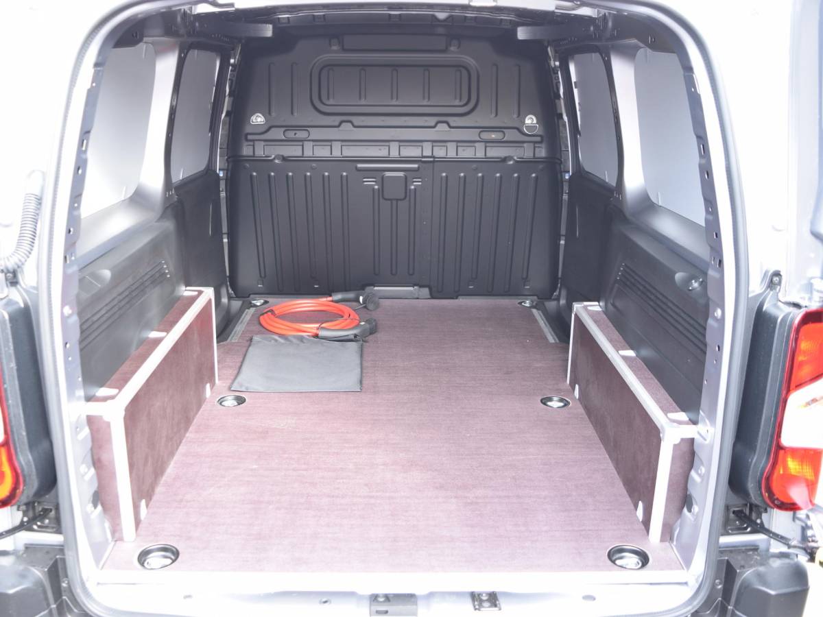 Peugeot e-Partner Peugeot e-Partner 136 L2 50 kWh | HOUTEN BETIMMERING |  2X SCHUIFDEUR | 16″ LMV | PACK WINTER | NAVI | CAMERA | CRUISE CONTROL