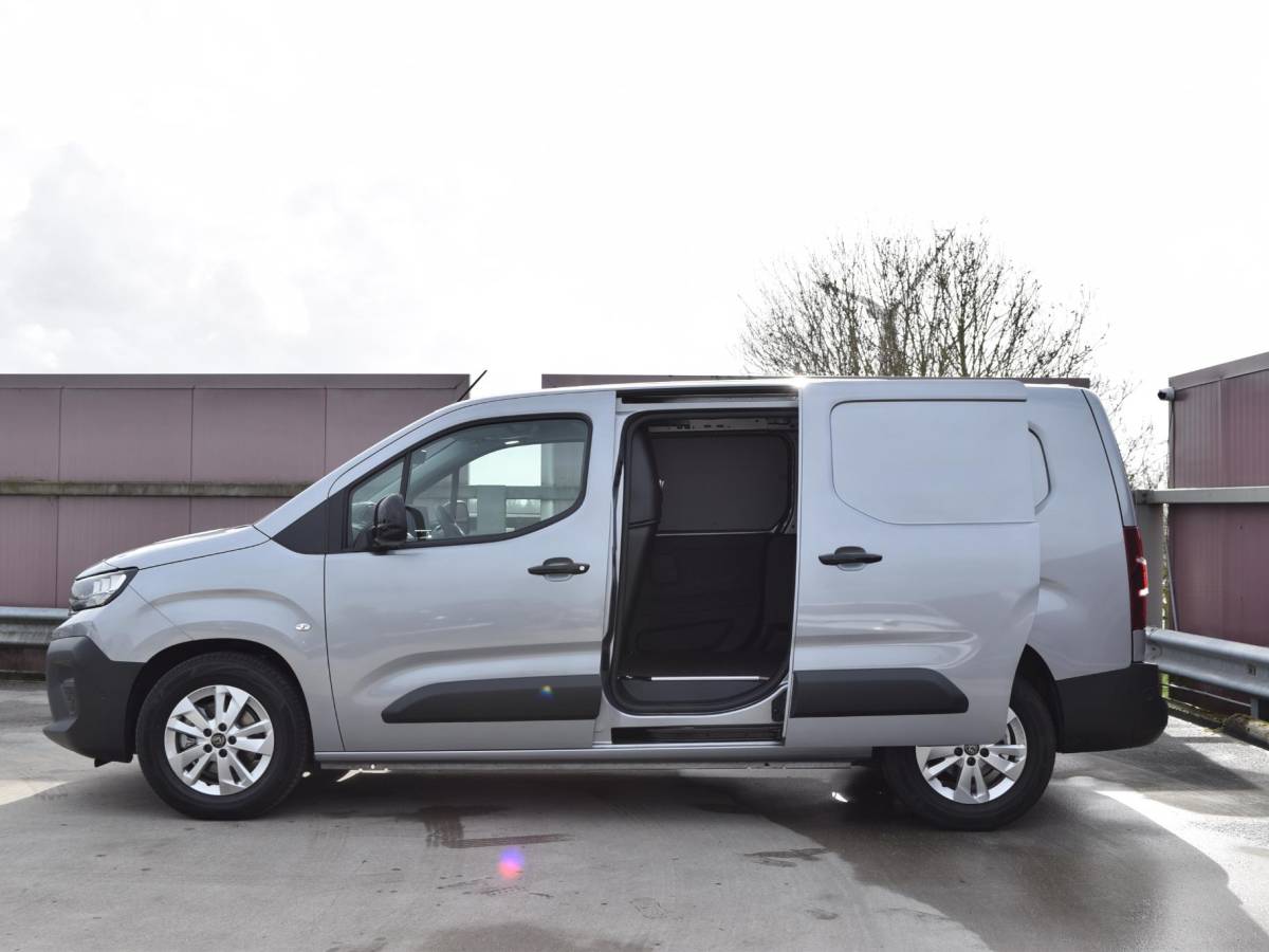 Peugeot e-Partner Peugeot e-Partner 136 L2 50 kWh | HOUTEN BETIMMERING |  2X SCHUIFDEUR | 16″ LMV | PACK WINTER | NAVI | CAMERA | CRUISE CONTROL