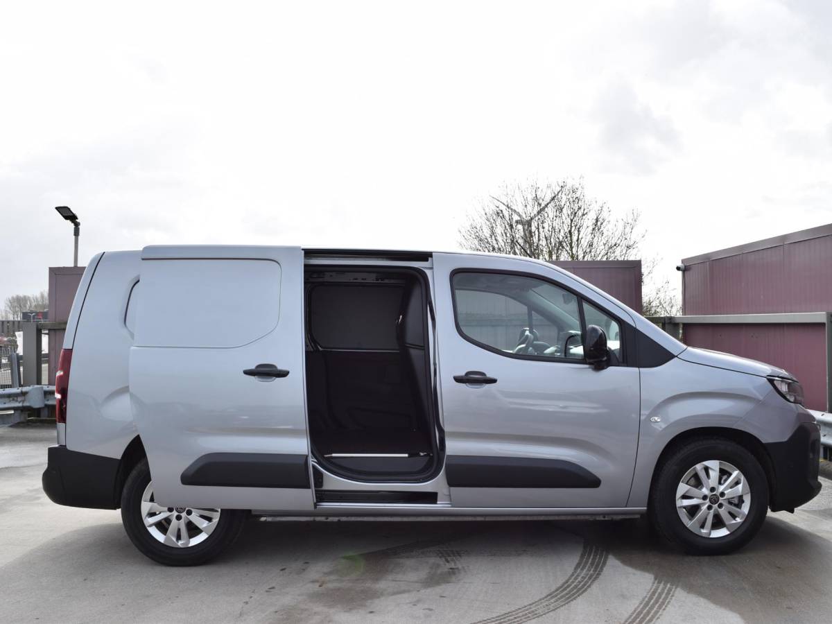 Peugeot e-Partner Peugeot e-Partner 136 L2 50 kWh | HOUTEN BETIMMERING |  2X SCHUIFDEUR | 16″ LMV | PACK WINTER | NAVI | CAMERA | CRUISE CONTROL