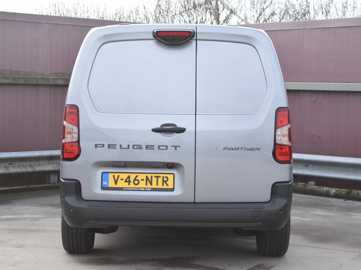 Peugeot e-Partner Peugeot e-Partner 136 L2 50 kWh | HOUTEN BETIMMERING |  2X SCHUIFDEUR | 16″ LMV | PACK WINTER | NAVI | CAMERA | CRUISE CONTROL