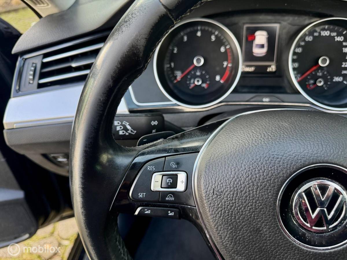 Volkswagen Passat Volkswagen Passat 1.8 TSI Highline DSG | Full Options | PANO