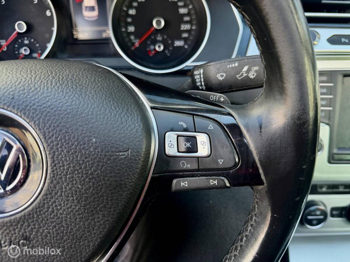Volkswagen Passat Volkswagen Passat 1.8 TSI Highline DSG | Full Options | PANO