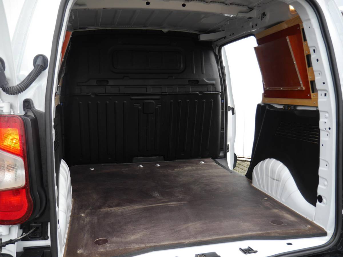 Opel Combo Opel Combo 1.5D 100pk L1H1 Edition | Airconditioning | Bluetooth | Cruise control | Laadruimte betimmering | Zijschuifdeur