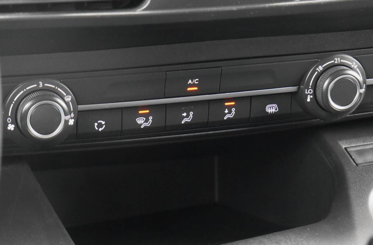 Opel Combo Opel Combo 1.5D 100pk L1H1 Edition | Airconditioning | Bluetooth | Cruise control | Laadruimte betimmering | Zijschuifdeur