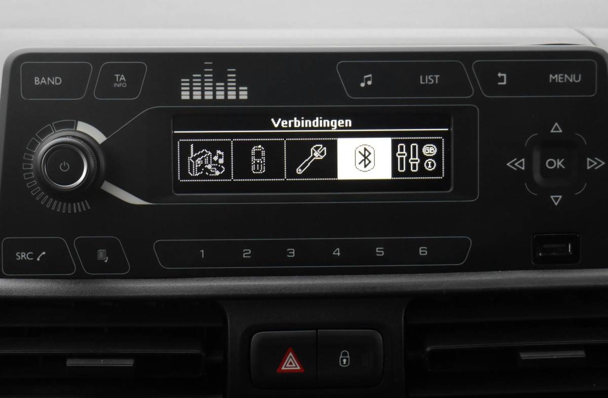 Opel Combo Opel Combo 1.5D 100pk L1H1 Edition | Airconditioning | Bluetooth | Cruise control | Laadruimte betimmering | Zijschuifdeur
