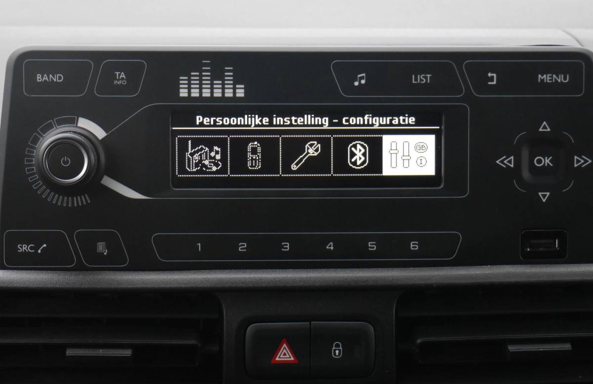 Opel Combo Opel Combo 1.5D 100pk L1H1 Edition | Airconditioning | Bluetooth | Cruise control | Laadruimte betimmering | Zijschuifdeur