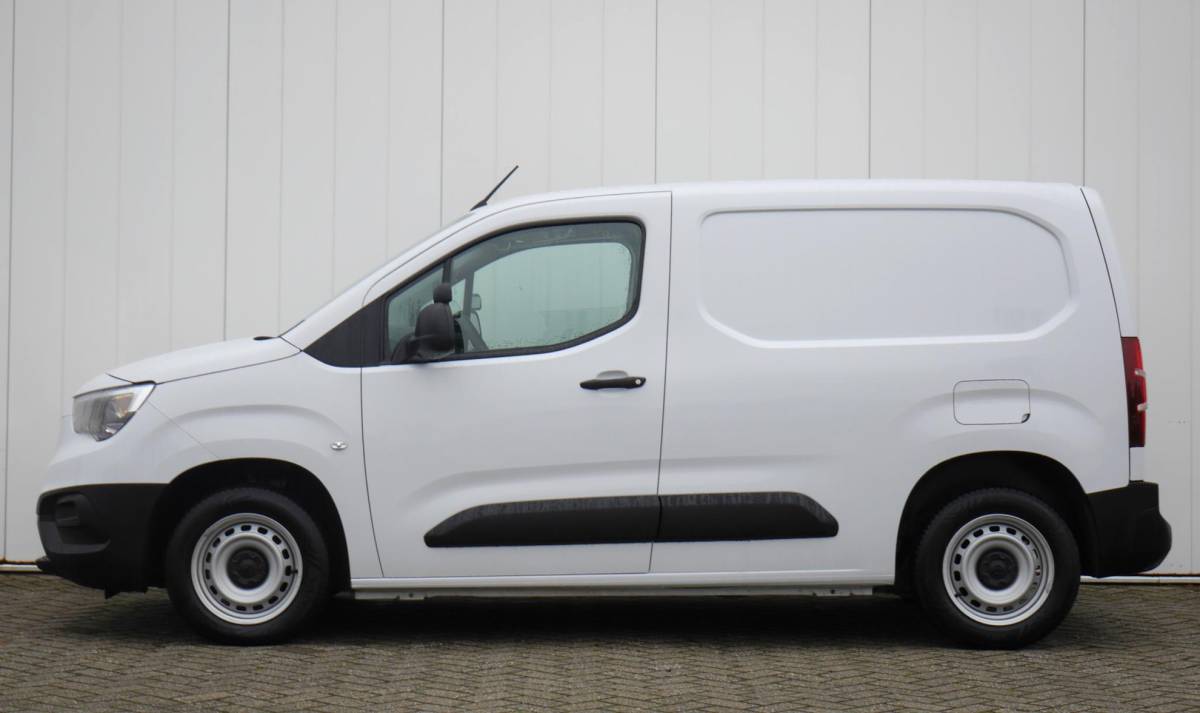 Opel Combo Opel Combo 1.5D 100pk L1H1 Edition | Airconditioning | Bluetooth | Cruise control | Laadruimte betimmering | Zijschuifdeur