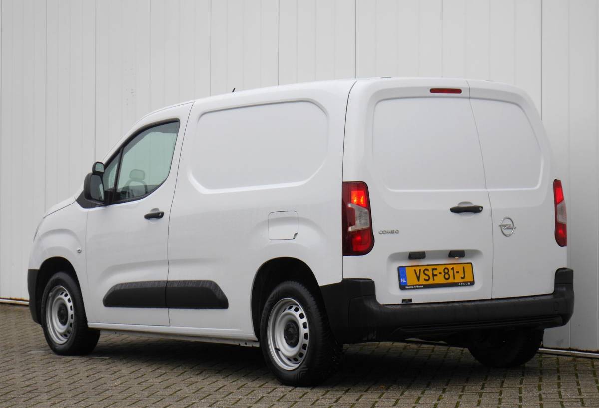Opel Combo Opel Combo 1.5D 100pk L1H1 Edition | Airconditioning | Bluetooth | Cruise control | Laadruimte betimmering | Zijschuifdeur