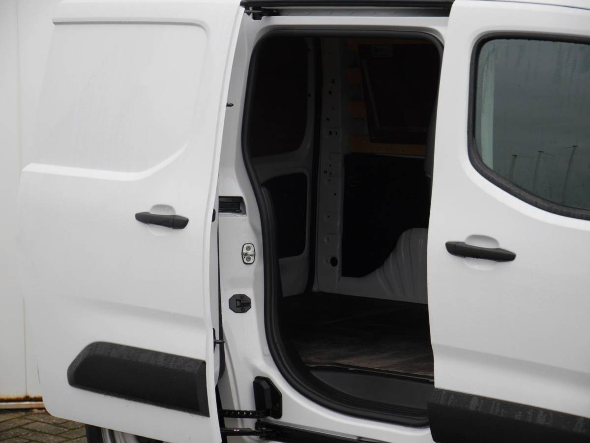 Opel Combo Opel Combo 1.5D 100pk L1H1 Edition | Airconditioning | Bluetooth | Cruise control | Laadruimte betimmering | Zijschuifdeur