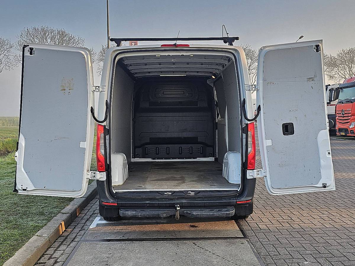 Mercedes-Benz Sprinter MERCEDES-BENZ SPRINTER 211 l2h1 euro6 mbux ac!