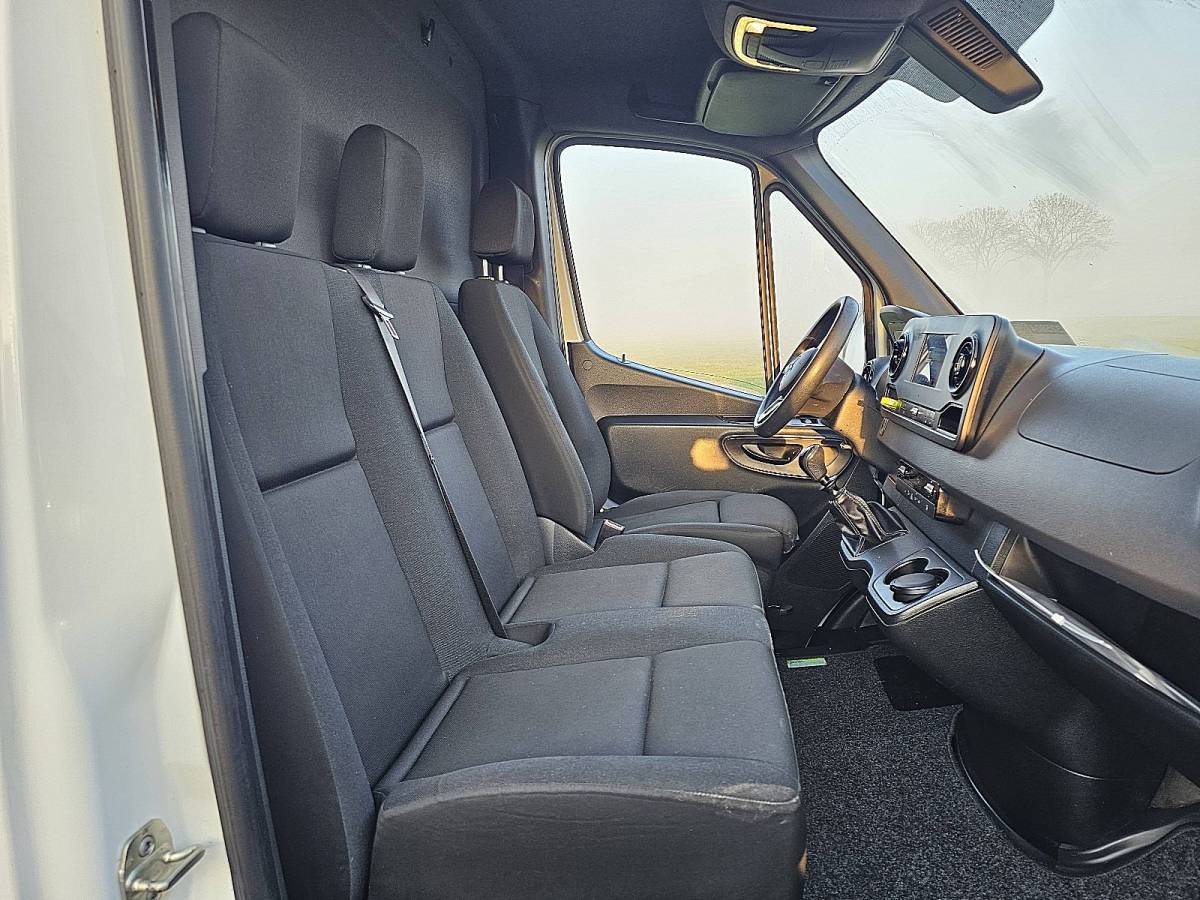 Mercedes-Benz Sprinter MERCEDES-BENZ SPRINTER 211 l2h1 euro6 mbux ac!