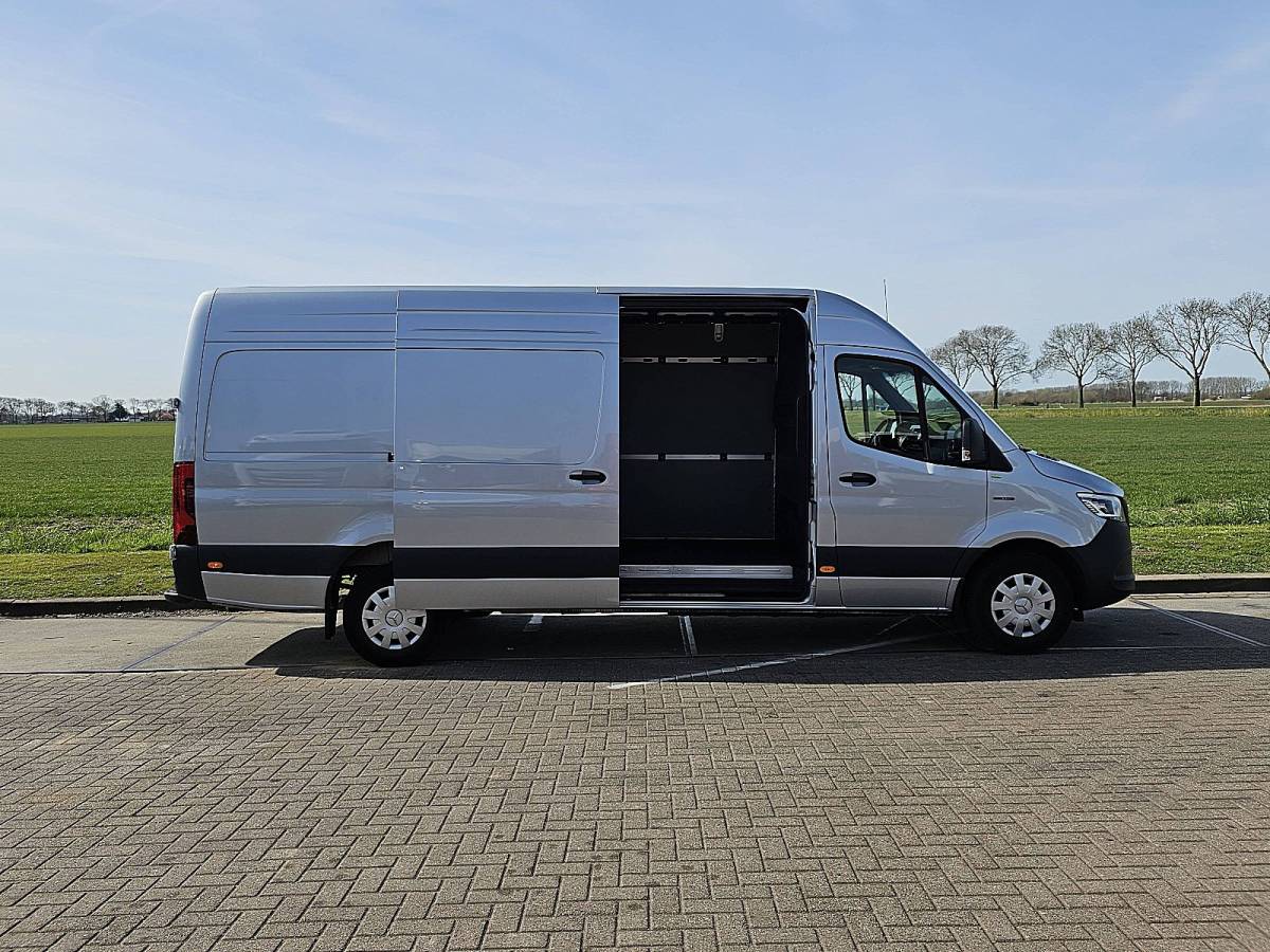Mercedes-Benz eSprinter MERCEDES-BENZ ESPRINTER l3h2 320 300km wltp!