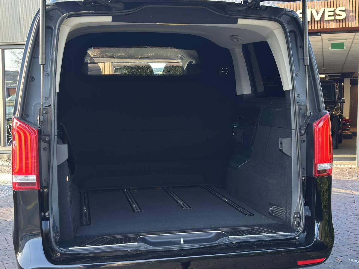 Mercedes-Benz V-Klasse Mercedes-Benz V-klasse 220d Lang DC Edition Navi Leer 5 persoons trekhaak