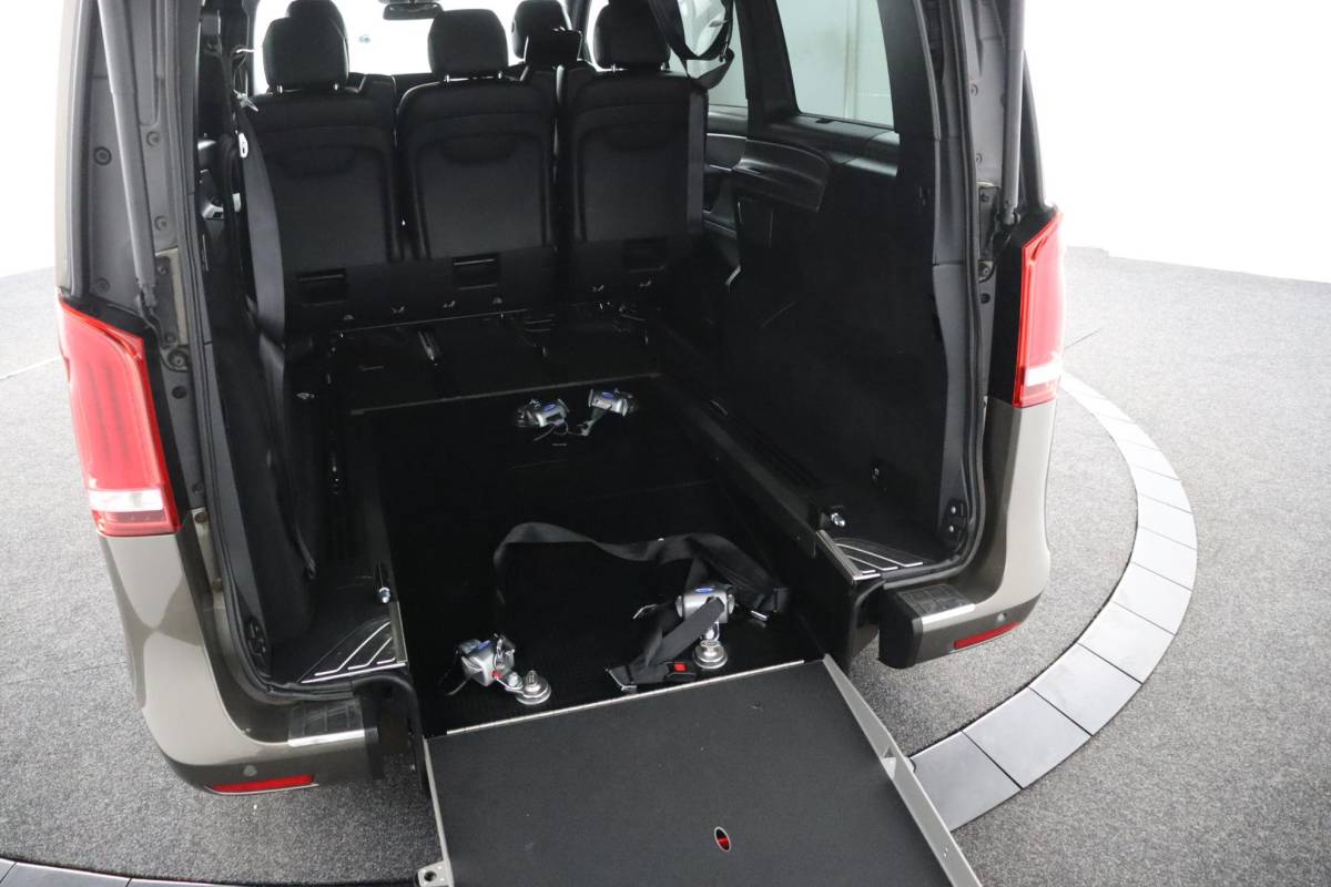 Mercedes-Benz V-Klasse Mercedes-Benz V-klasse 250d Lang DC Avantgarde | NAP | Rolstoelbus | 5+1 zitplaatsen | Luxe | Leder | ACC | 360° camera | Elekt. schuifdeuren | Burmester