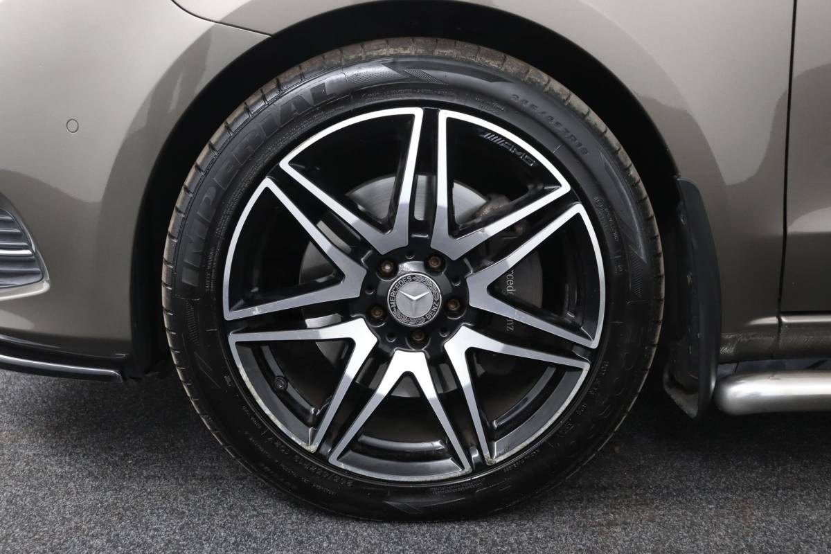 Mercedes-Benz V-Klasse Mercedes-Benz V-klasse 250d Lang DC Avantgarde | NAP | Rolstoelbus | 5+1 zitplaatsen | Luxe | Leder | ACC | 360° camera | Elekt. schuifdeuren | Burmester