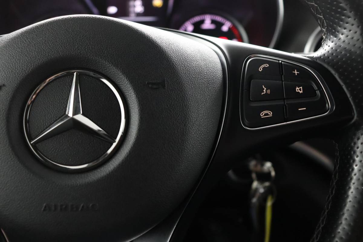 Mercedes-Benz V-Klasse Mercedes-Benz V-klasse 250d Lang DC Avantgarde | NAP | Rolstoelbus | 5+1 zitplaatsen | Luxe | Leder | ACC | 360° camera | Elekt. schuifdeuren | Burmester