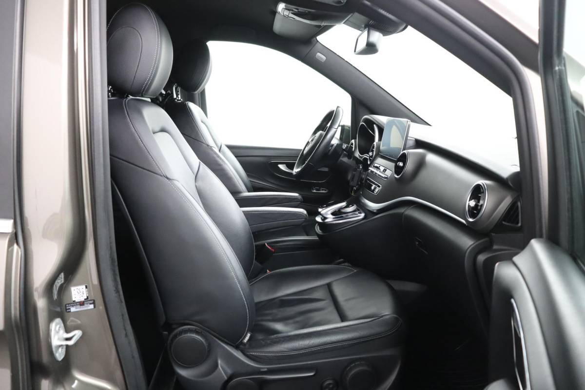 Mercedes-Benz V-Klasse Mercedes-Benz V-klasse 250d Lang DC Avantgarde | NAP | Rolstoelbus | 5+1 zitplaatsen | Luxe | Leder | ACC | 360° camera | Elekt. schuifdeuren | Burmester