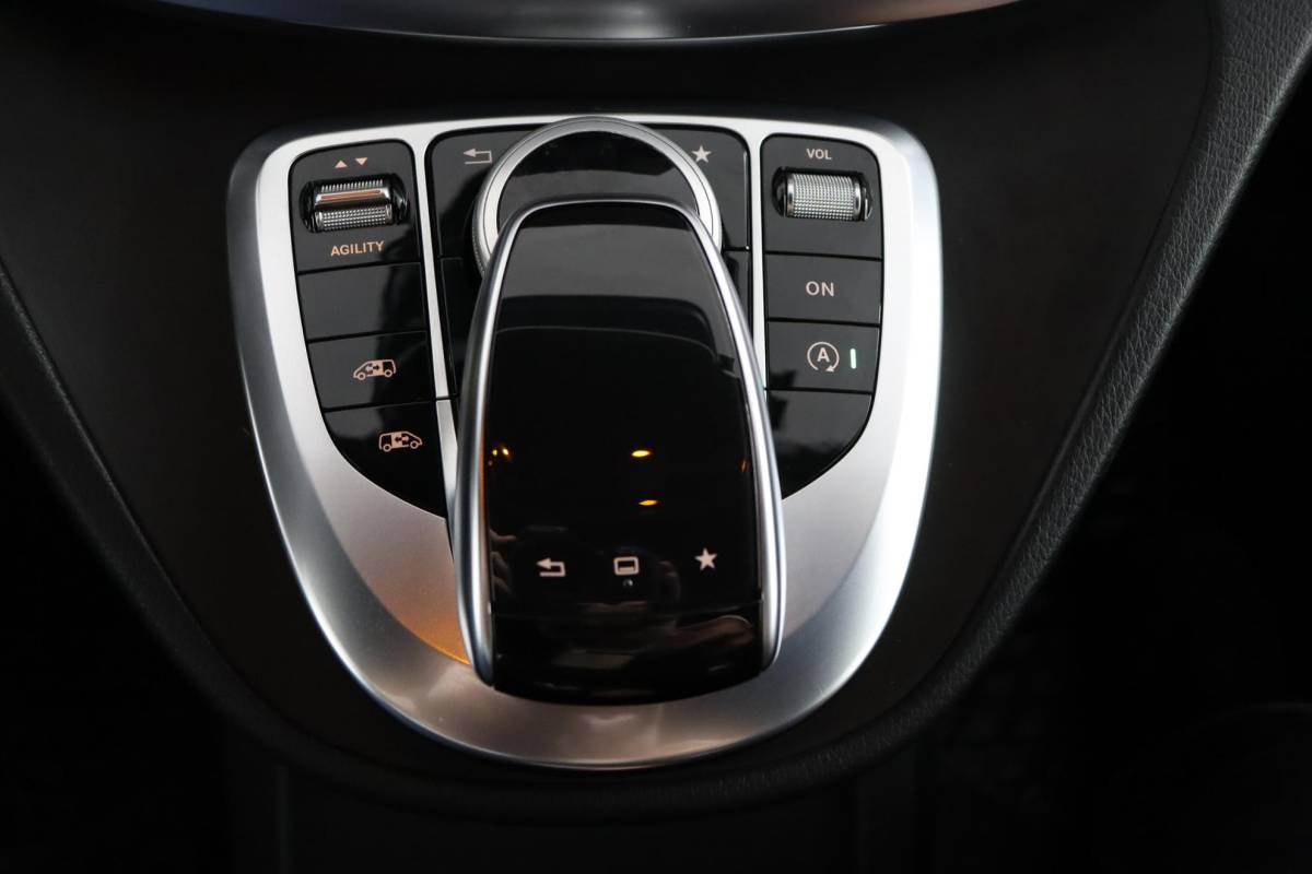 Mercedes-Benz V-Klasse Mercedes-Benz V-klasse 250d Lang DC Avantgarde | NAP | Rolstoelbus | 5+1 zitplaatsen | Luxe | Leder | ACC | 360° camera | Elekt. schuifdeuren | Burmester