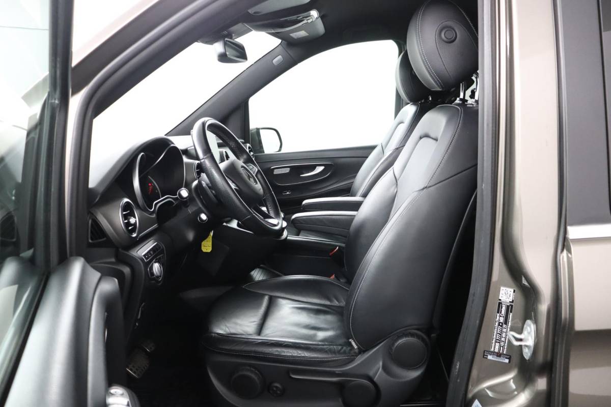 Mercedes-Benz V-Klasse Mercedes-Benz V-klasse 250d Lang DC Avantgarde | NAP | Rolstoelbus | 5+1 zitplaatsen | Luxe | Leder | ACC | 360° camera | Elekt. schuifdeuren | Burmester