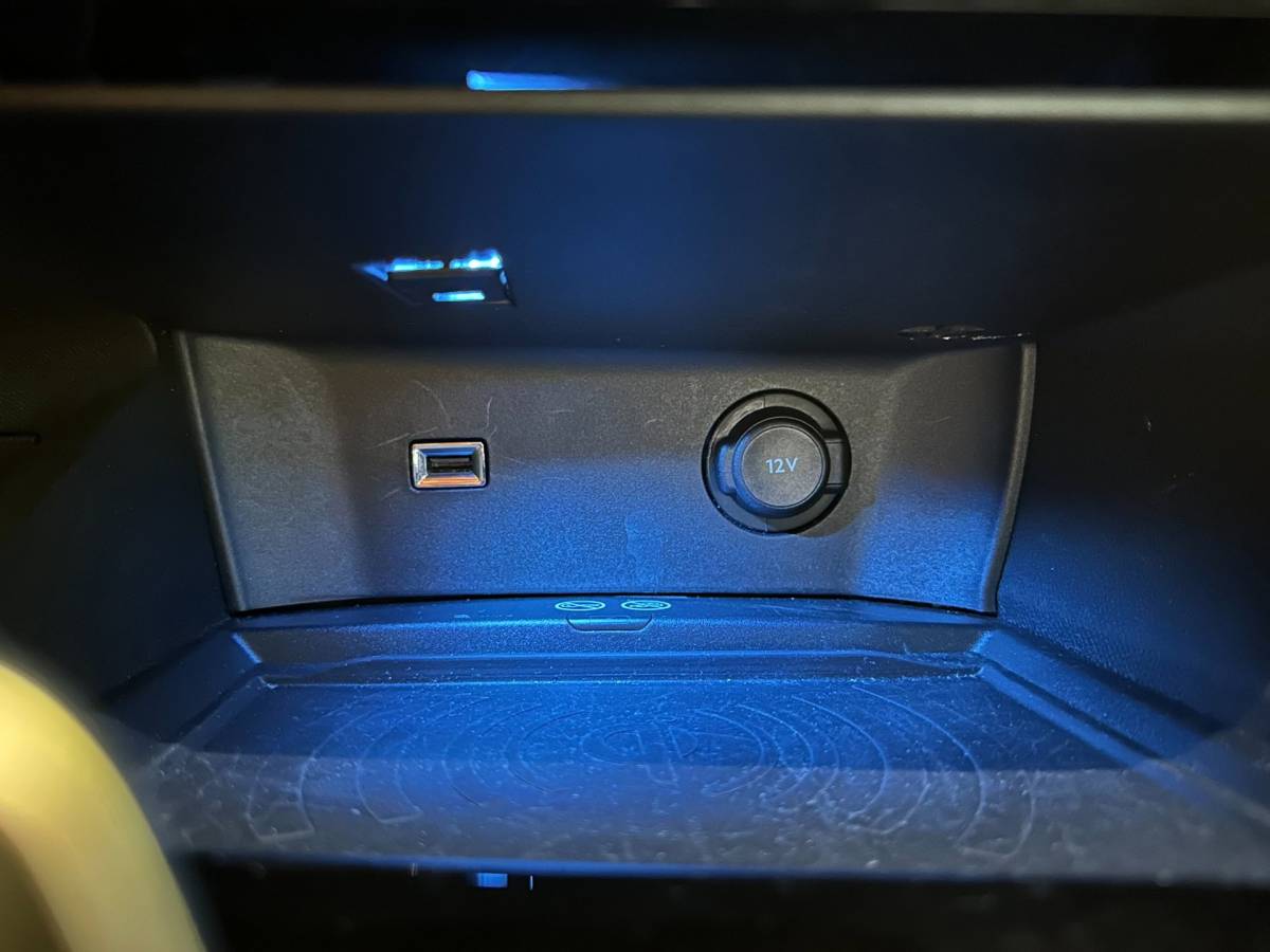 Peugeot 3008 Peugeot 3008 1.2 PureTech AUTOMAAT BLUE LEASE PREMIUM|NAVIGATIE|CLIMA AIRCO|APPLE CARPLAY+ANDROID|ADAPTIVE CRUISECONTROL|STOEL.VER