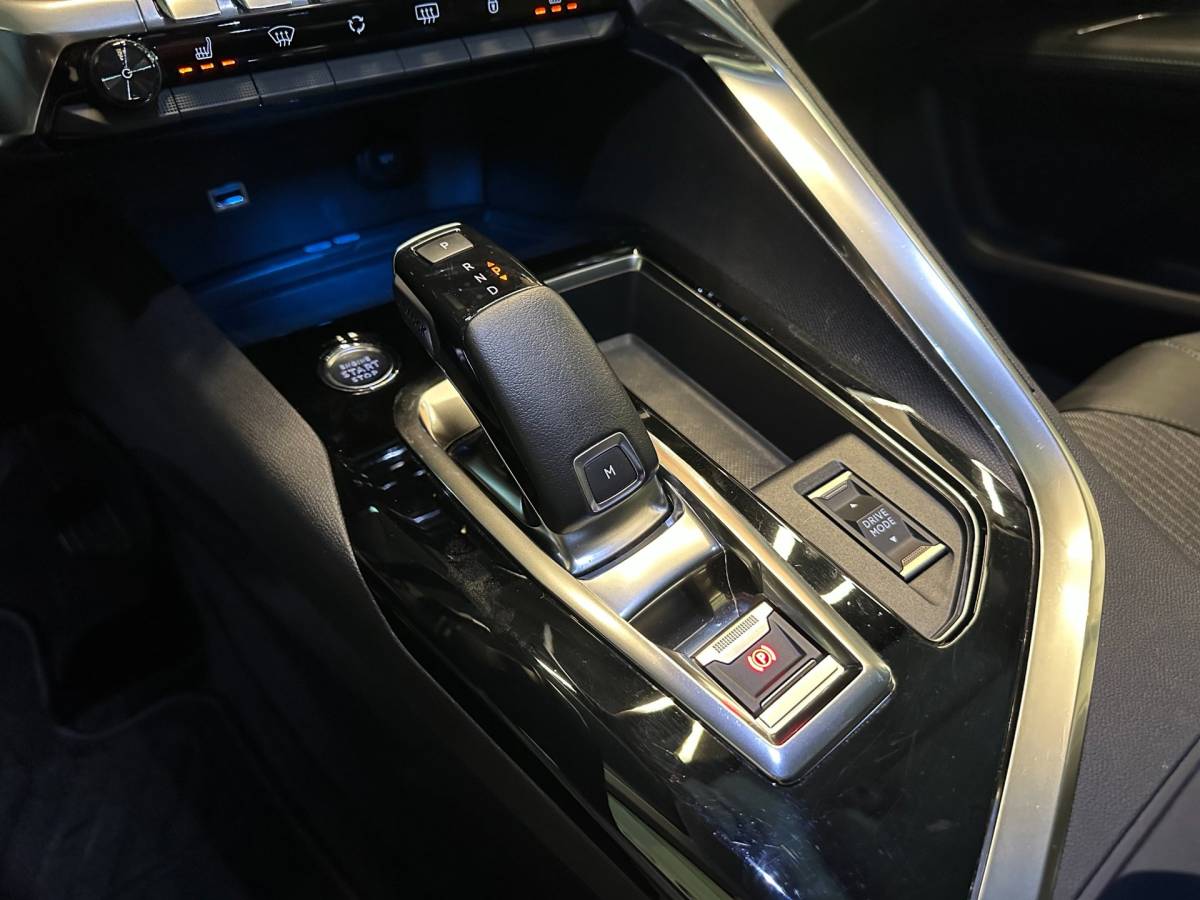 Peugeot 3008 Peugeot 3008 1.2 PureTech AUTOMAAT BLUE LEASE PREMIUM|NAVIGATIE|CLIMA AIRCO|APPLE CARPLAY+ANDROID|ADAPTIVE CRUISECONTROL|STOEL.VER