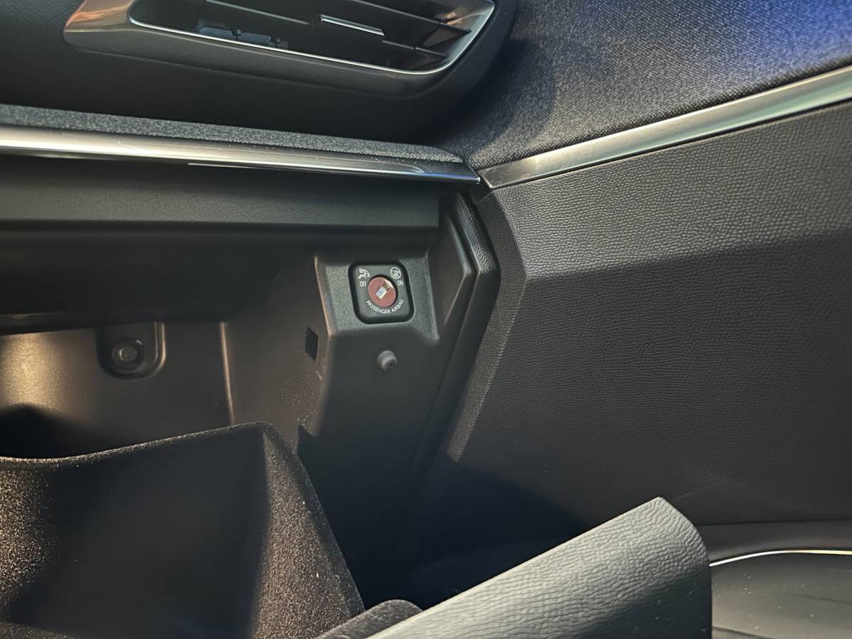 Peugeot 3008 Peugeot 3008 1.2 PureTech AUTOMAAT BLUE LEASE PREMIUM|NAVIGATIE|CLIMA AIRCO|APPLE CARPLAY+ANDROID|ADAPTIVE CRUISECONTROL|STOEL.VER
