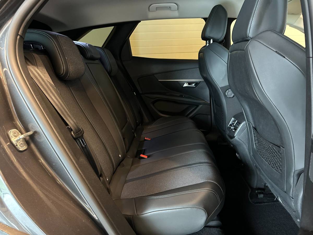 Peugeot 3008 Peugeot 3008 1.2 PureTech AUTOMAAT BLUE LEASE PREMIUM|NAVIGATIE|CLIMA AIRCO|APPLE CARPLAY+ANDROID|ADAPTIVE CRUISECONTROL|STOEL.VER