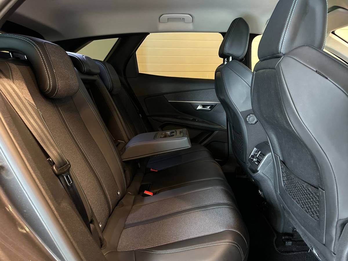 Peugeot 3008 Peugeot 3008 1.2 PureTech AUTOMAAT BLUE LEASE PREMIUM|NAVIGATIE|CLIMA AIRCO|APPLE CARPLAY+ANDROID|ADAPTIVE CRUISECONTROL|STOEL.VER