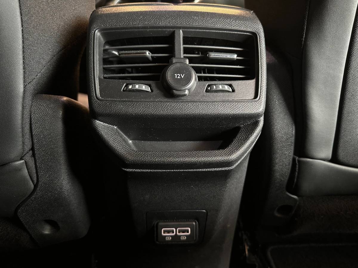 Peugeot 3008 Peugeot 3008 1.2 PureTech AUTOMAAT BLUE LEASE PREMIUM|NAVIGATIE|CLIMA AIRCO|APPLE CARPLAY+ANDROID|ADAPTIVE CRUISECONTROL|STOEL.VER
