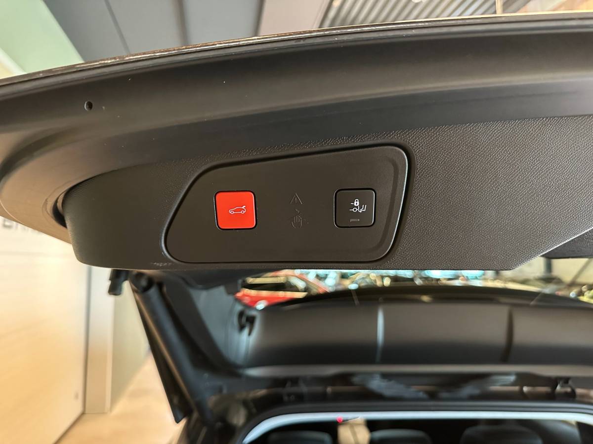 Peugeot 3008 Peugeot 3008 1.2 PureTech AUTOMAAT BLUE LEASE PREMIUM|NAVIGATIE|CLIMA AIRCO|APPLE CARPLAY+ANDROID|ADAPTIVE CRUISECONTROL|STOEL.VER