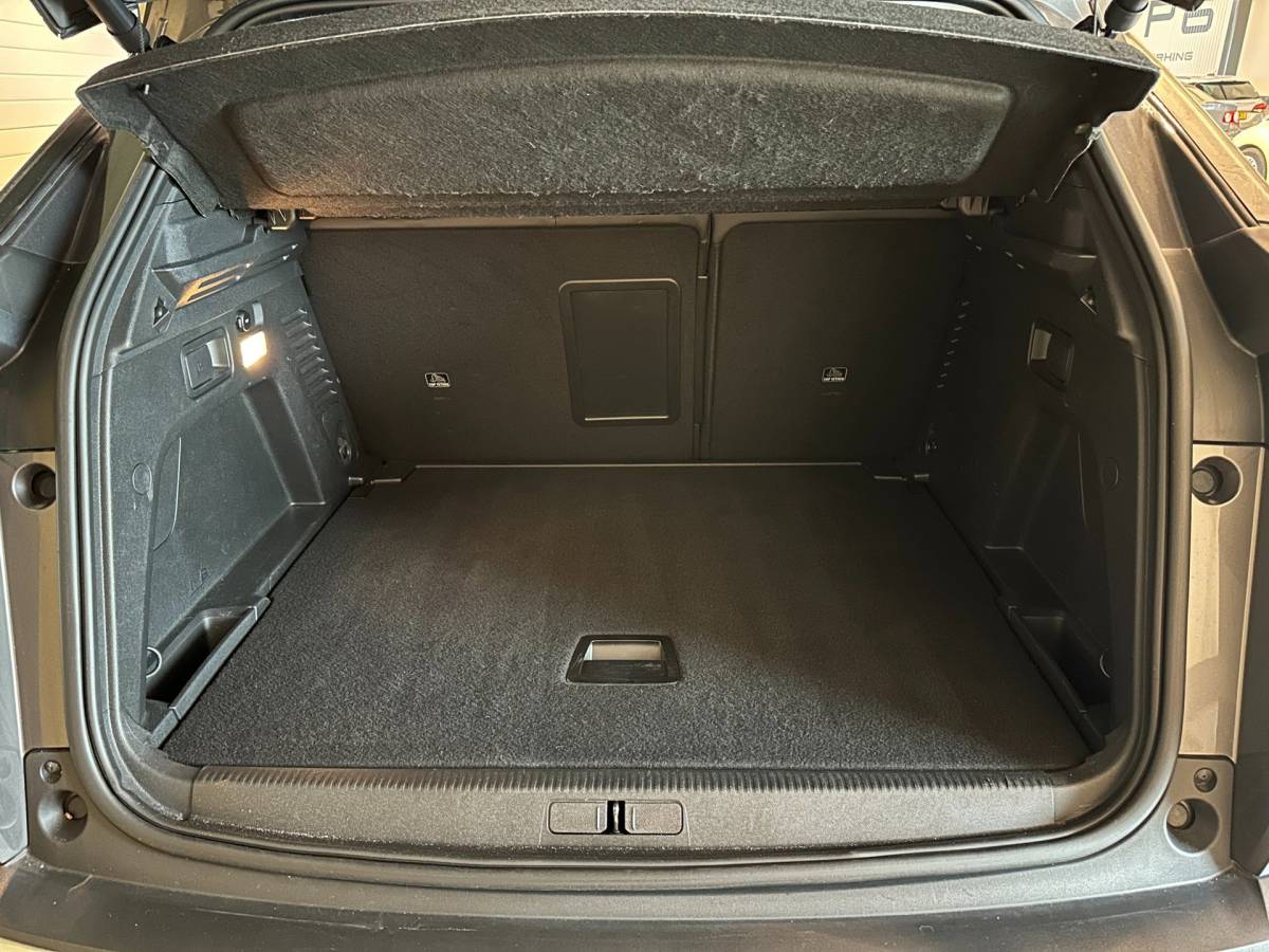 Peugeot 3008 Peugeot 3008 1.2 PureTech AUTOMAAT BLUE LEASE PREMIUM|NAVIGATIE|CLIMA AIRCO|APPLE CARPLAY+ANDROID|ADAPTIVE CRUISECONTROL|STOEL.VER