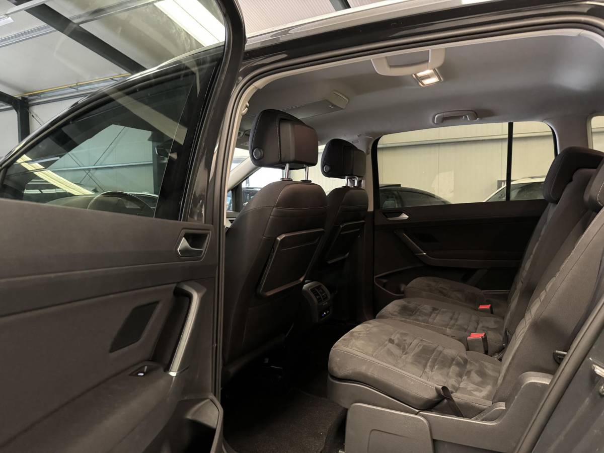 Volkswagen Touran Volkswagen Touran 1.5 TSI Comfortline Business 7p / NAP / CAMERA / NAVI / GARANTIE