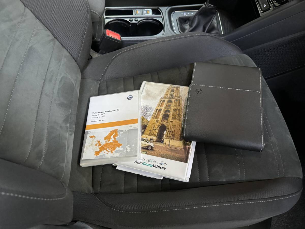 Volkswagen Touran Volkswagen Touran 1.5 TSI Comfortline Business 7p / NAP / CAMERA / NAVI / GARANTIE