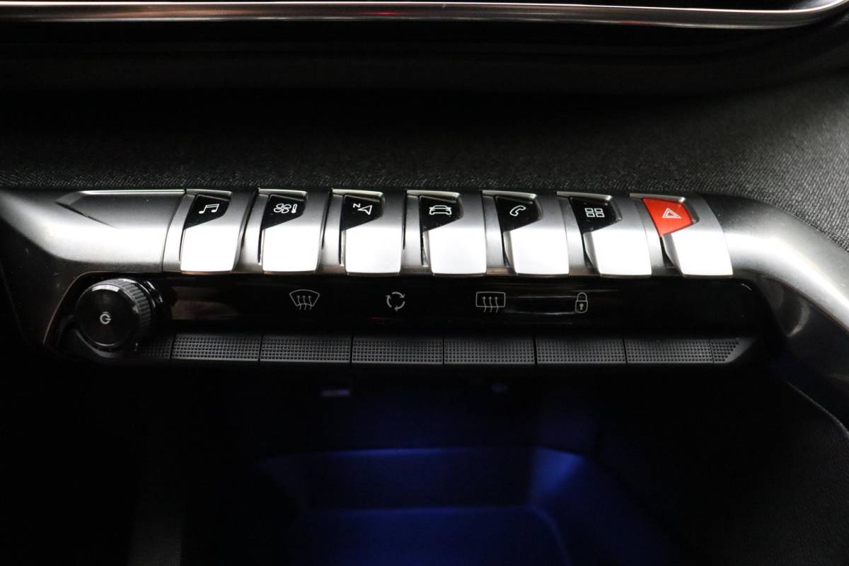 Peugeot 3008 Peugeot 3008 1.2 PureTech Allure | Apple Carplay/Android Auto | Cruise Control | Climate Control | Parkeercamera | Navigatie systeem full map |