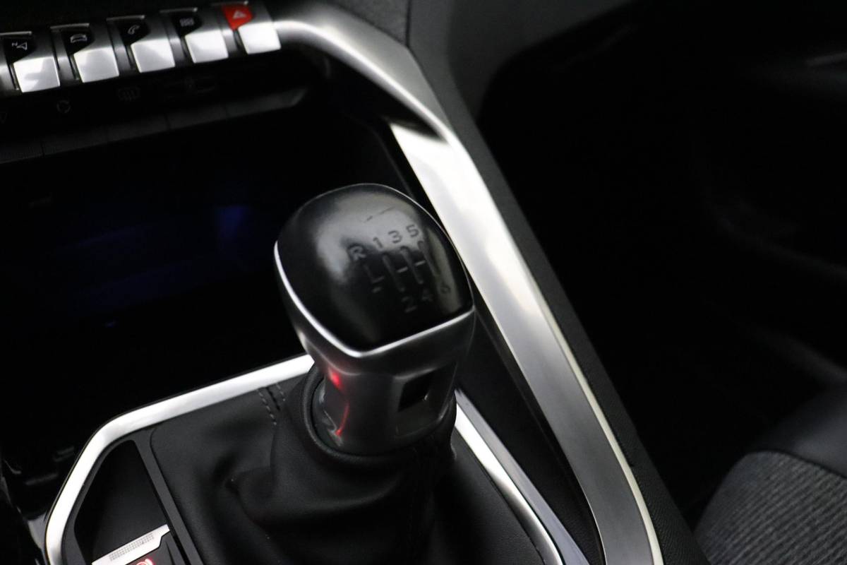 Peugeot 3008 Peugeot 3008 1.2 PureTech Allure | Apple Carplay/Android Auto | Cruise Control | Climate Control | Parkeercamera | Navigatie systeem full map |