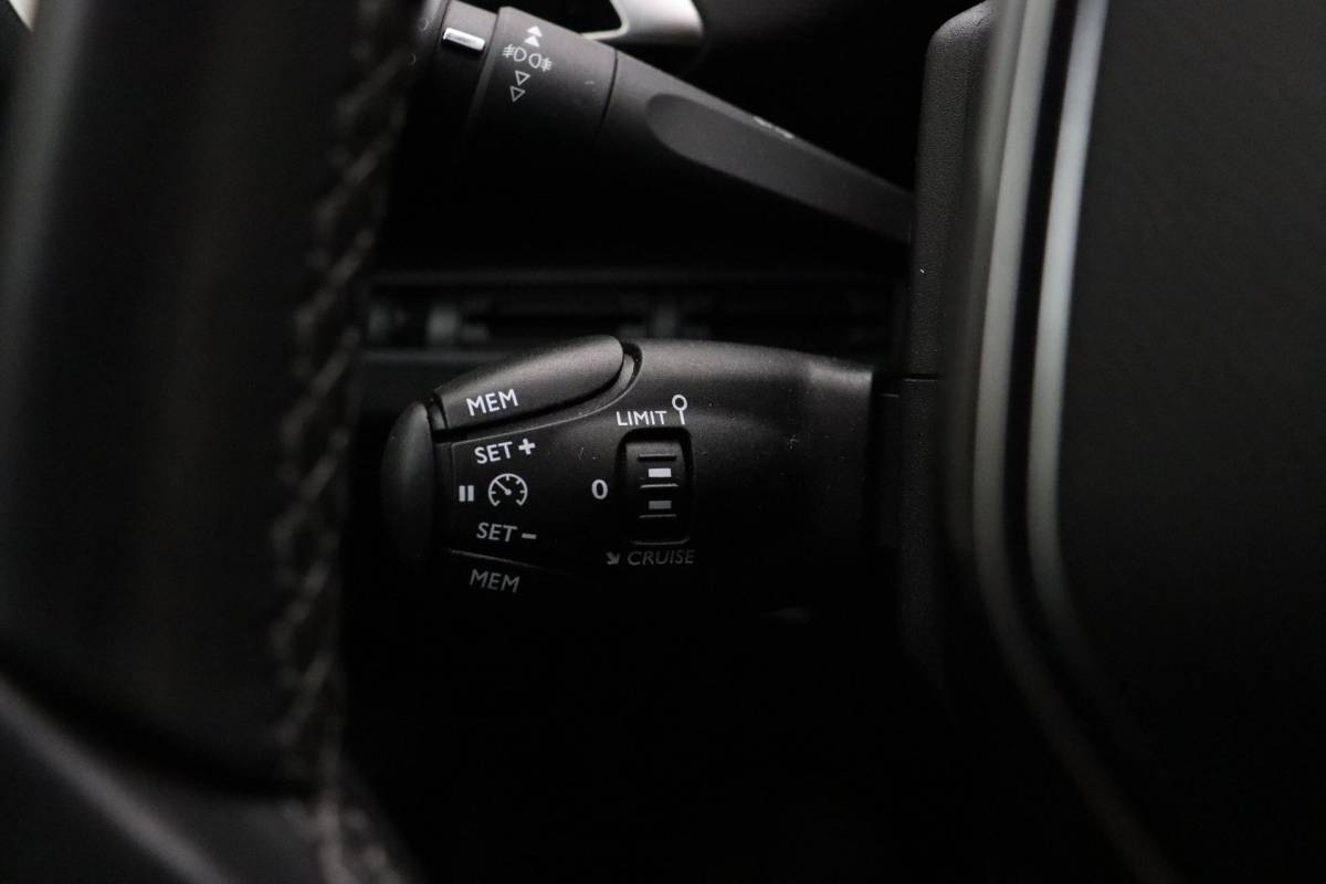 Peugeot 3008 Peugeot 3008 1.2 PureTech Allure | Apple Carplay/Android Auto | Cruise Control | Climate Control | Parkeercamera | Navigatie systeem full map |