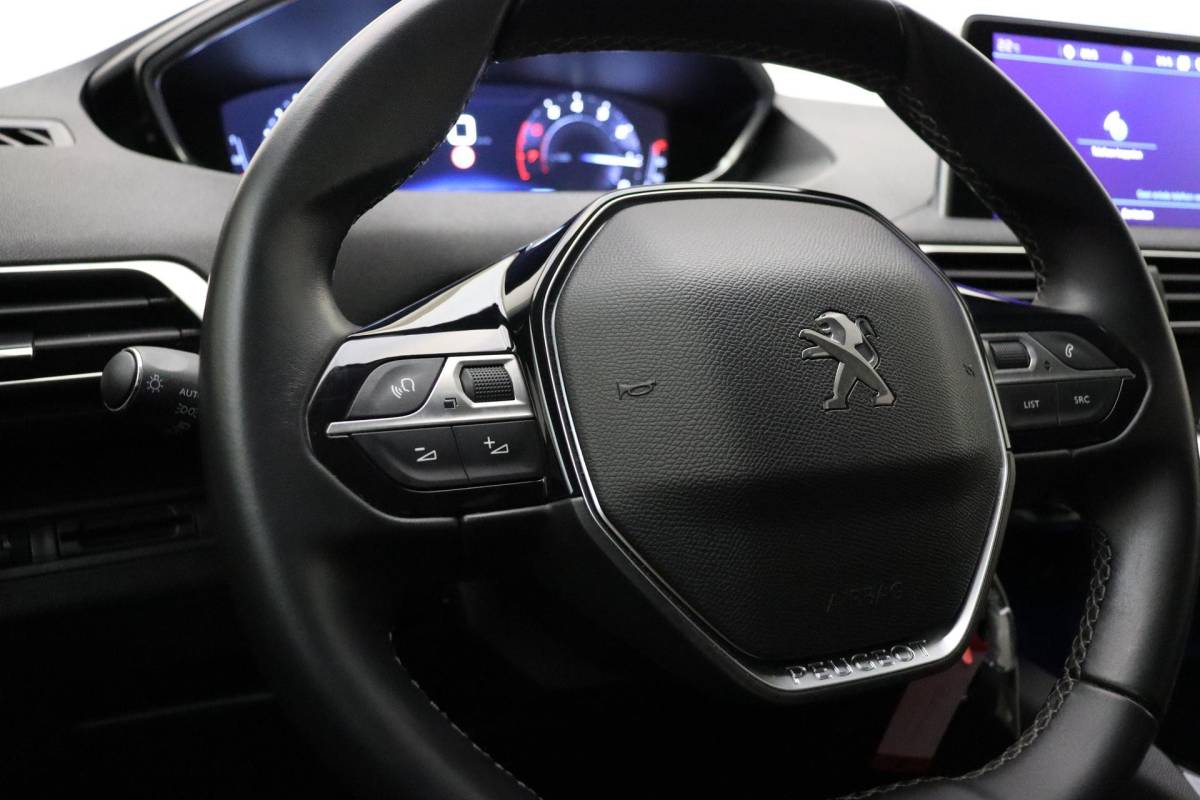 Peugeot 3008 Peugeot 3008 1.2 PureTech Allure | Apple Carplay/Android Auto | Cruise Control | Climate Control | Parkeercamera | Navigatie systeem full map |