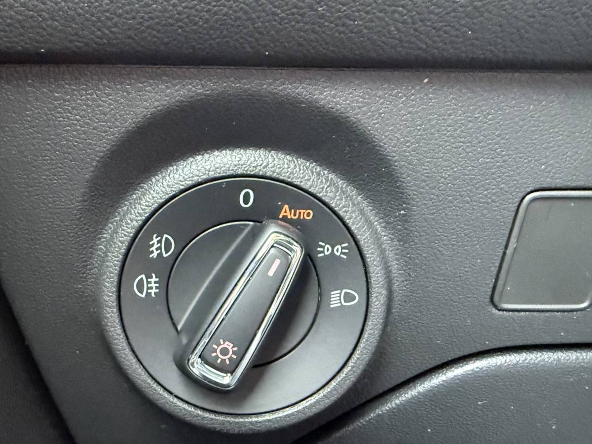 SEAT Leon SEAT Leon BWJ 2013 1.4 TSI 123 PK FR Business STOELVERW. | NAVI | CLIMA | CRUISE | BLUETOOTH | LMV | PDC