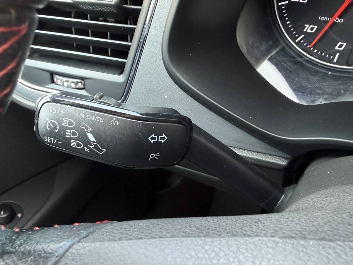 SEAT Leon SEAT Leon BWJ 2013 1.4 TSI 123 PK FR Business STOELVERW. | NAVI | CLIMA | CRUISE | BLUETOOTH | LMV | PDC