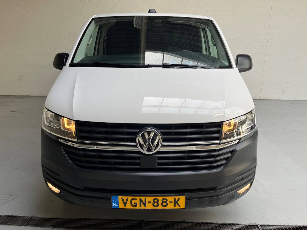 Volkswagen Transporter Volkswagen Transporter Automaat Servicewagen 2.0 TDI 150PK euro6 L2H1 3Persoons, Airco, Navigatie, CruiseControl, RIJKLAARPRIJS!
