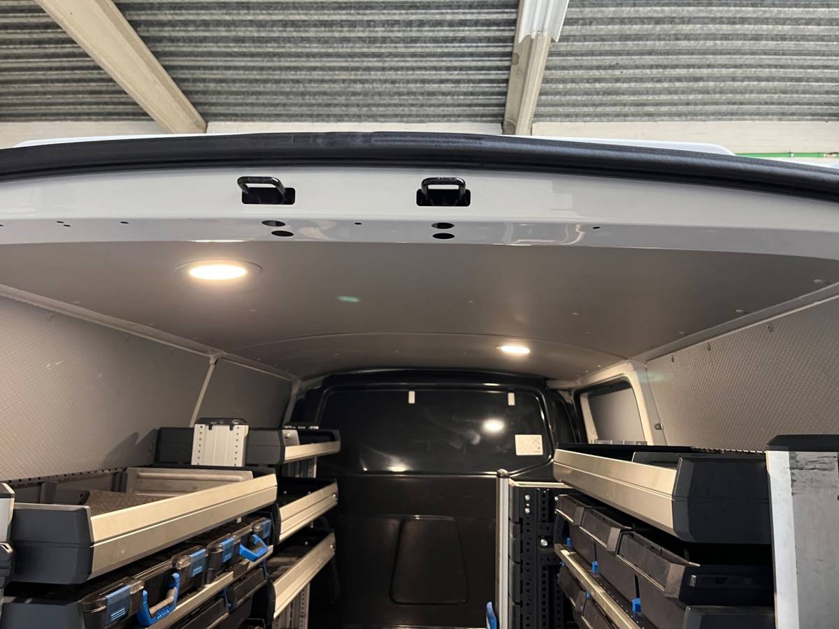 Volkswagen Transporter Volkswagen Transporter Automaat Servicewagen 2.0 TDI 150PK euro6 L2H1 3Persoons, Airco, Navigatie, CruiseControl, RIJKLAARPRIJS!