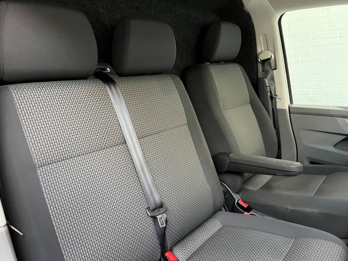 Volkswagen Transporter Volkswagen Transporter Automaat Servicewagen 2.0 TDI 150PK euro6 L2H1 3Persoons, Airco, Navigatie, CruiseControl, RIJKLAARPRIJS!