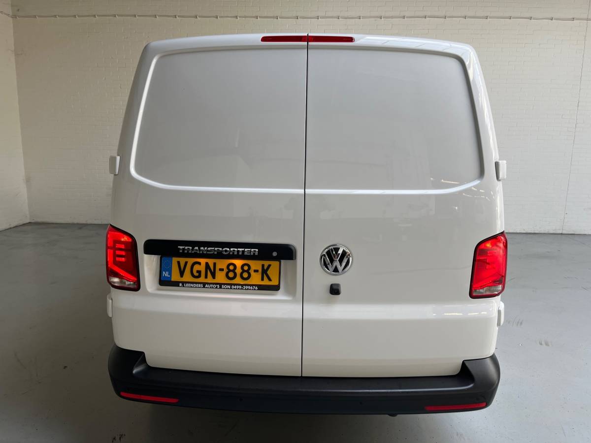 Volkswagen Transporter Volkswagen Transporter Automaat Servicewagen 2.0 TDI 150PK euro6 L2H1 3Persoons, Airco, Navigatie, CruiseControl, RIJKLAARPRIJS!