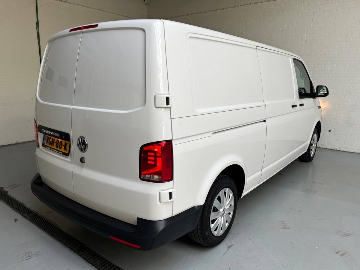 Volkswagen Transporter Volkswagen Transporter Automaat Servicewagen 2.0 TDI 150PK euro6 L2H1 3Persoons, Airco, Navigatie, CruiseControl, RIJKLAARPRIJS!