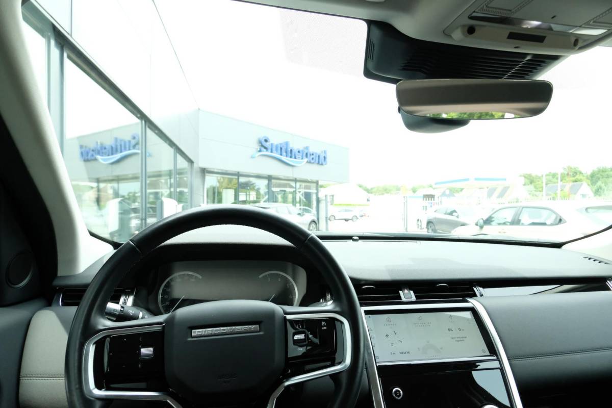 Land Rover Discovery Sport Land Rover Discovery Sport P300e 1.5 S 309 PK | 360 graden camera | Lederen bekleding | SOH 92,3% | Elektrische Stoelen | Navigatie | DAB